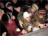 Севастопольская битва на площади Восставших: женщины отвоевывали салат «Оливье» зонтиками