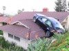 Проблема парковки решена: мужчина припарковался на крыше соседского дома (видео)