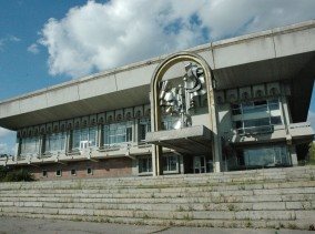 Романтика для «Романтики»: в ремонт Молодежного центра киевские арендаторы обещают вложить около 9 млн грн.