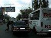 Беспредел: водитель маршрутки, не останавливаясь, напал на автомобиль «Волга» (видео)