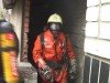 В Сумах горела многоэтажка: из подвала спасли бомжей (фото и видео)