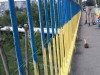 В Сумах еще один мост сделали желто-голубым, а заодно и проверили отношение к Путину (фото)
