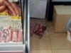 В Сумах продают колбасу прямо с пола (Видеофакт)