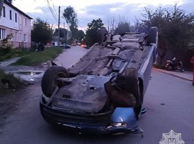 У Сумах перекинулося авто. Троє травмованих