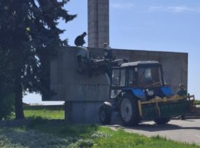 На Сумщині демонтують радянські символи